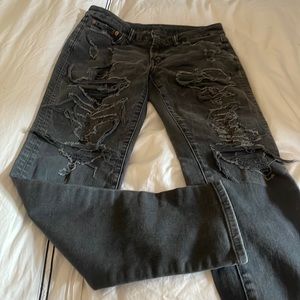 Men’s distressed jeans